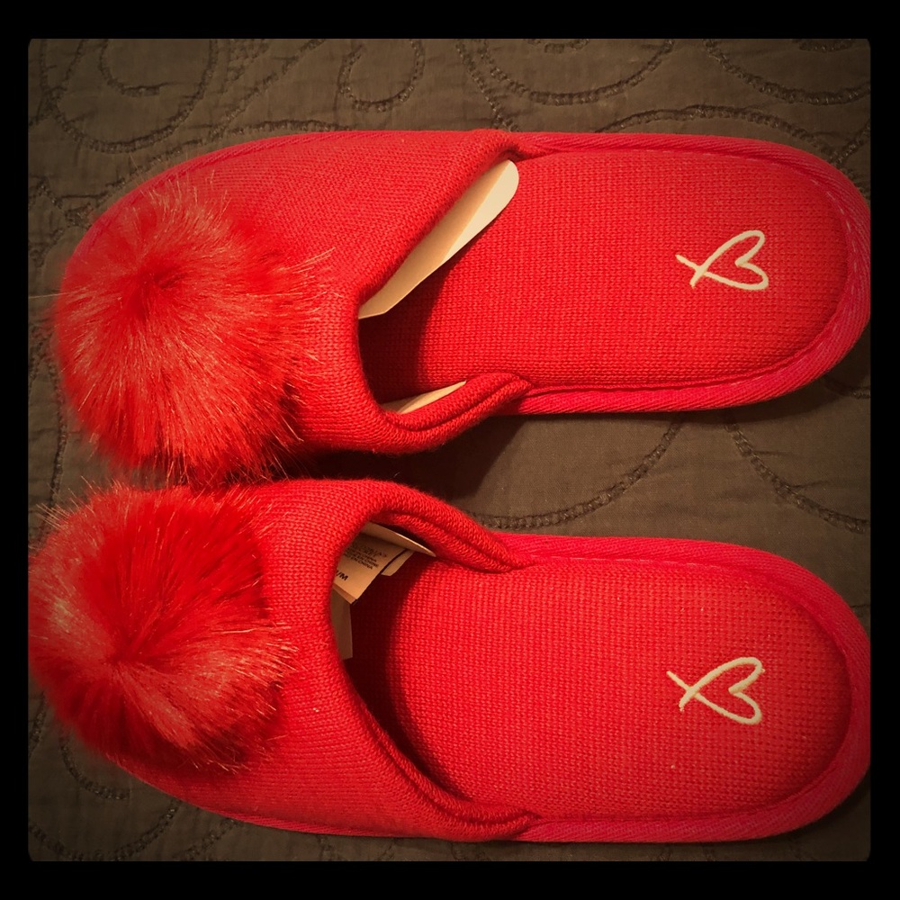 Victoria’s Secret Pom Pom slippers Red Medium